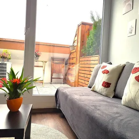 Beautiful At Geneva Airport Apartment