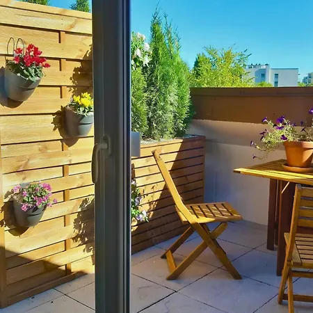 2 Soundproof Fully Equipped Near Geneva Airport Appartamento *